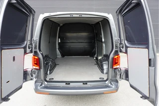 Volkswagen Transporter 2023 - 150pk Automaat L1H1 LED Camera Apple carplay Parkeersensoren Navigatie 2-Zits image 3 thumbnail