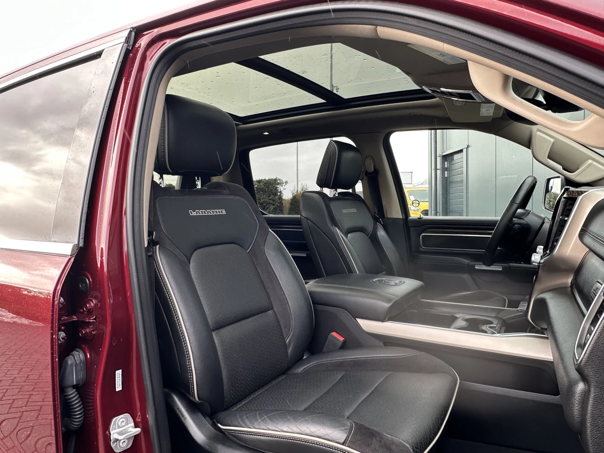 Dodge Ram 1500 2018 - 5.7 V8 LARAMIE / LPG / TREKHAAK 3.5T / ADAPTIVE CRUISE / LUCHTVERING / CAMERA / PANO / 12 INCH SCREEN / DELMONICO RED zdjęcie 7