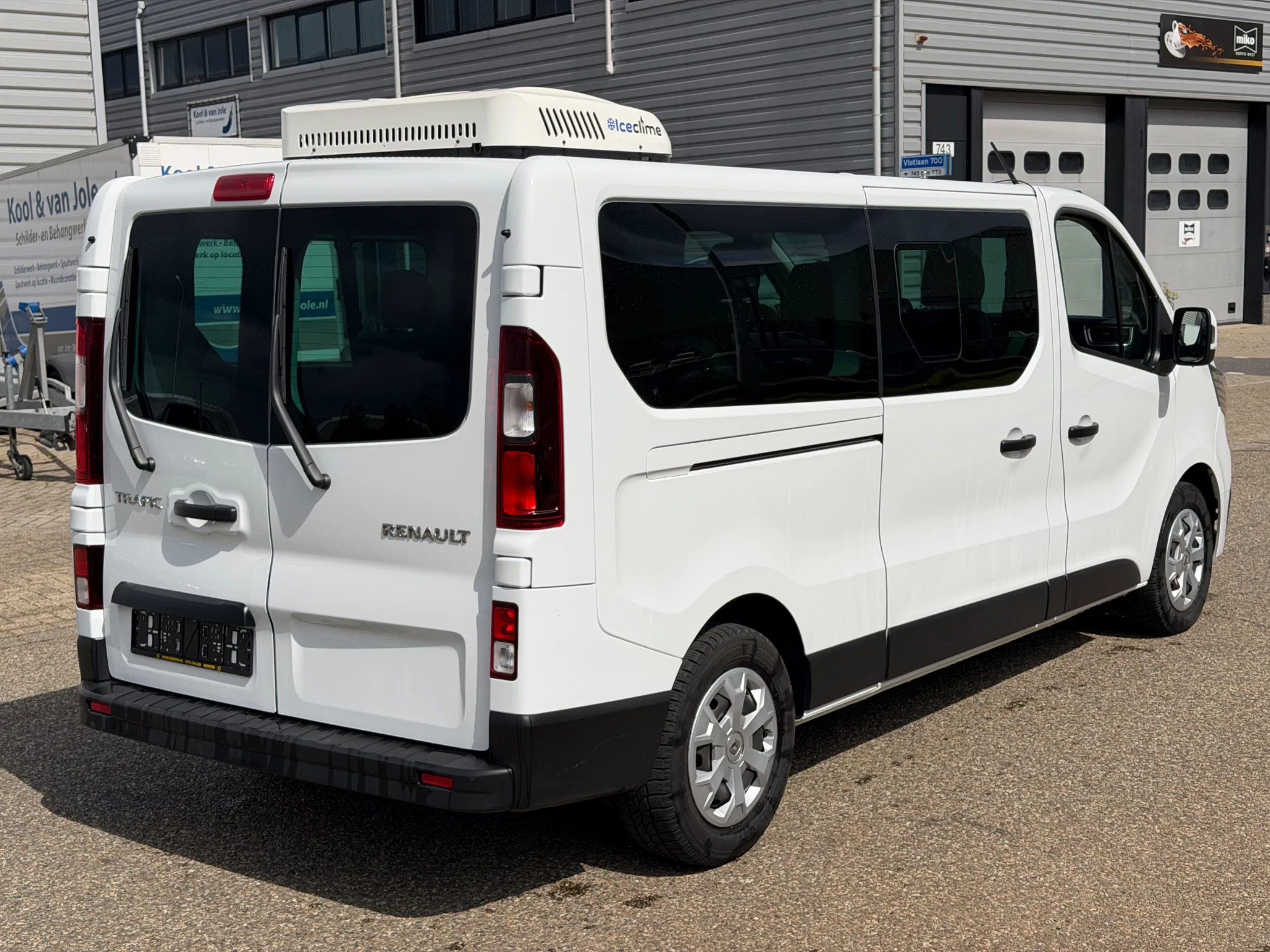 Renault Trafic 2023 - 2.0DCI L2H1 Personenvervoer Airco + Dak Airco Cruisecontrol 150PK afbeelding 4