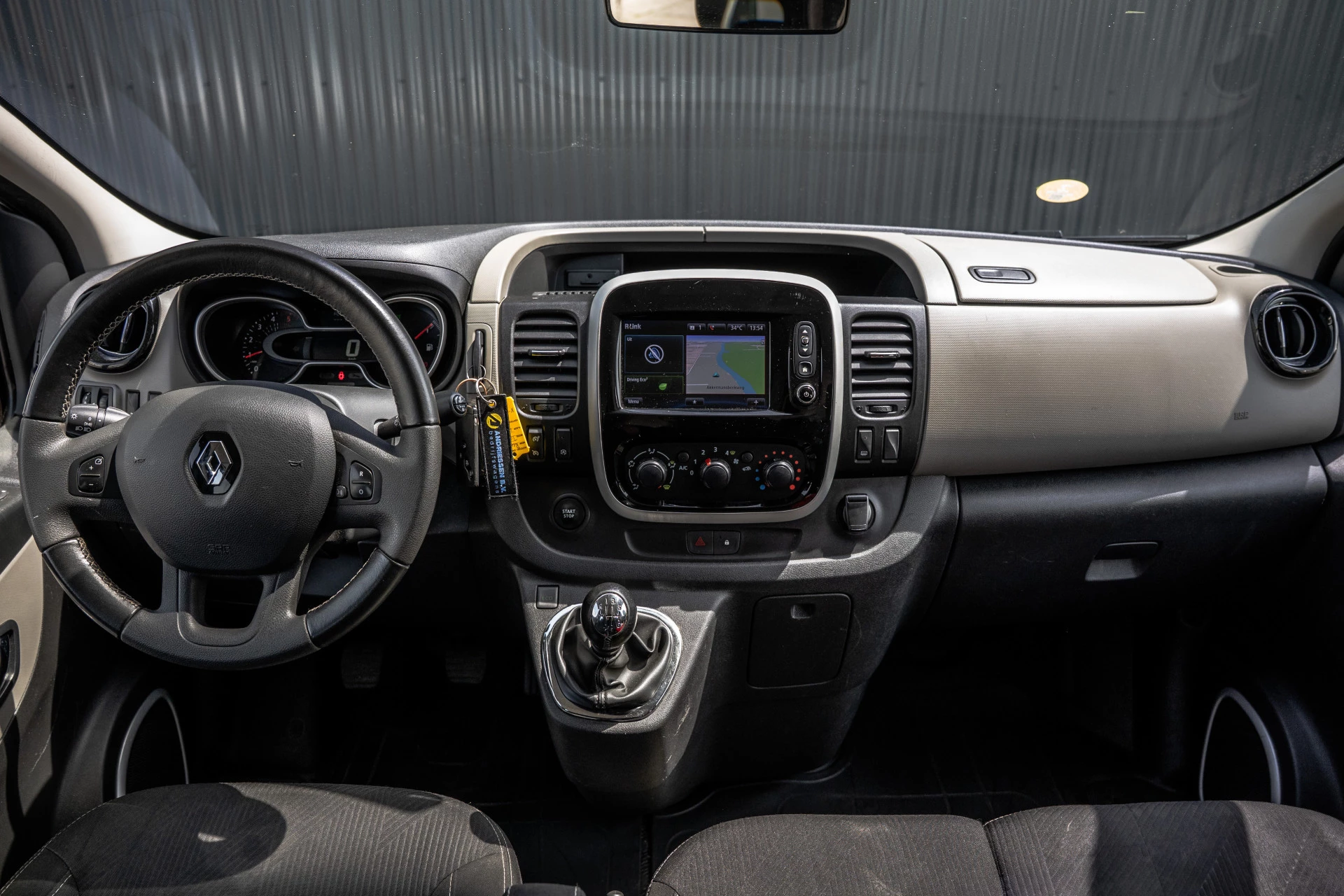 Renault Trafic 2018 - Passenger **1.6 dCi 9-Pers L2H1 | Incl. BPM, BTW vrij | R-Link | Navi | Airco | Cruise | PDC | MF Stuur | Start / Stop** obrázek 21