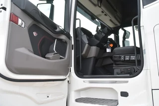 Scania S 2025 - S530 NGS V8 SUPER 6x2/4NB - AS GOOD AS NEW - ONLY 73 TKM - HYDRAULIC SYSTEM - NEW TACHO - FULL AIR - PARK. AIRCO - LEATHER SEATS - LED LIGHTS - zdjecie 4