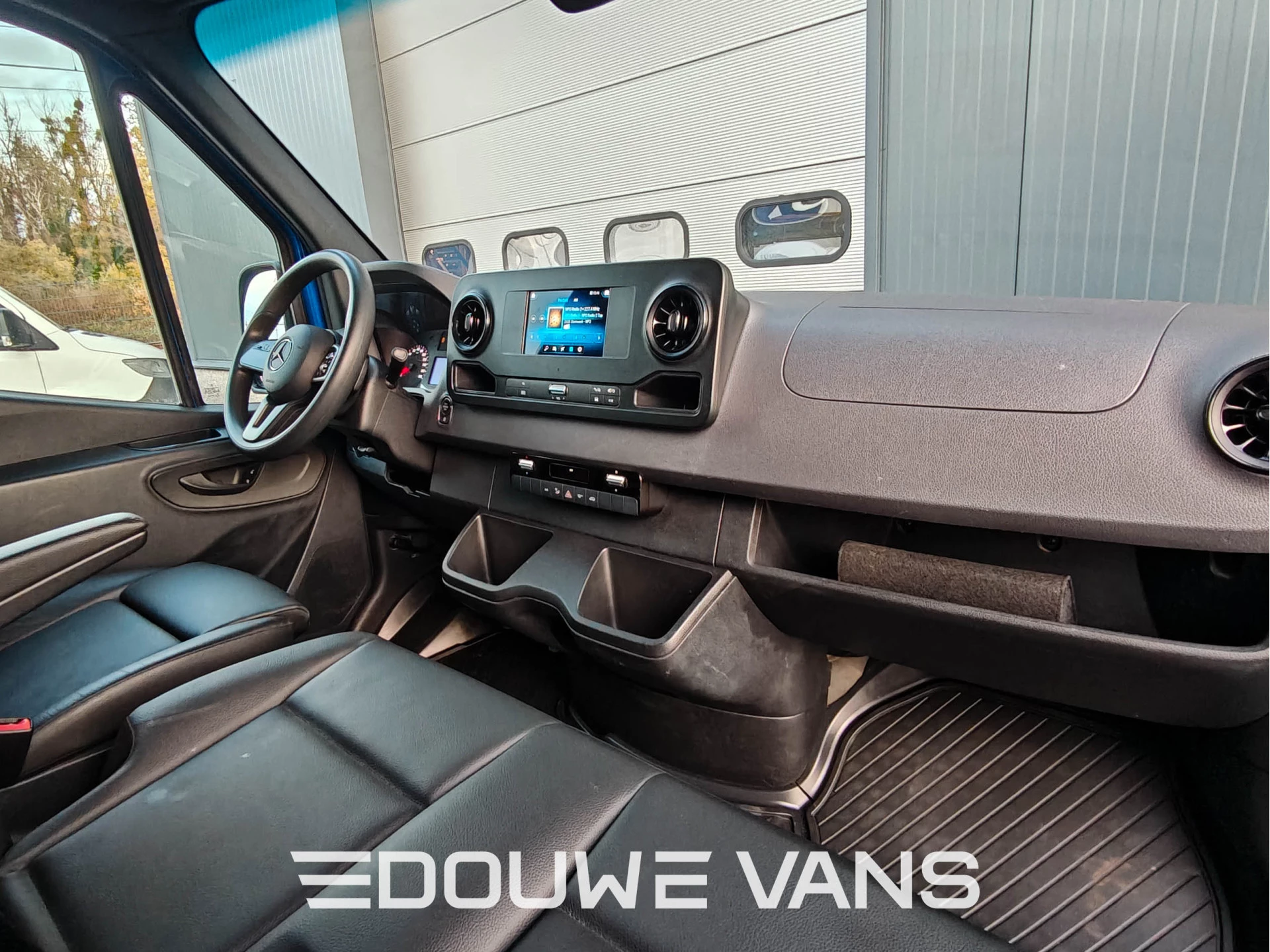 Mercedes-Benz Sprinter 2024 - L2 H2 Automaat 315 BLAUW MBUX DAB Trekhaak Bild 12