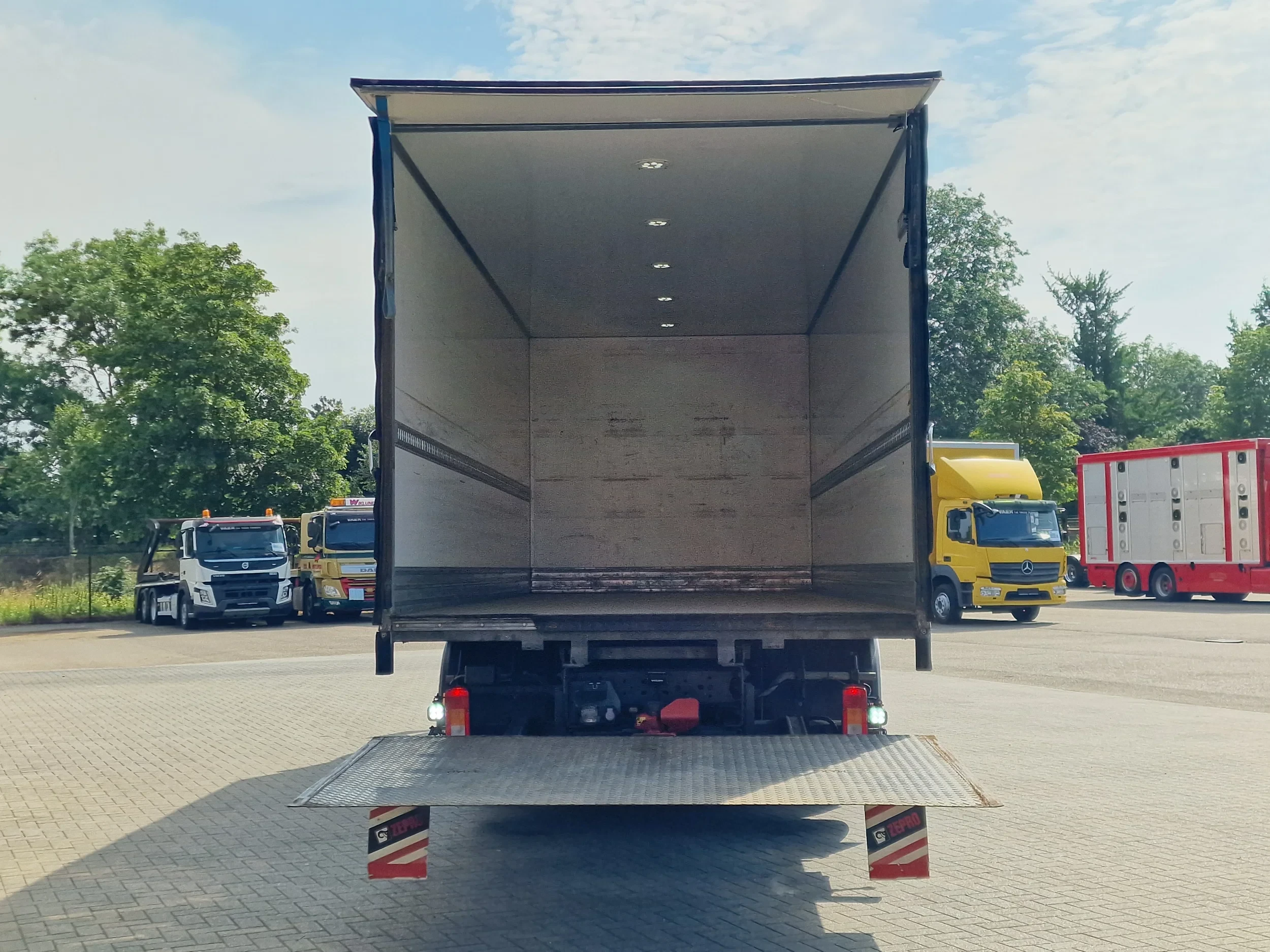 Volvo FM 460 2020 - full air - VEB - Zepro lift - low KM - sleep cab - EURO 6 afbeelding 10