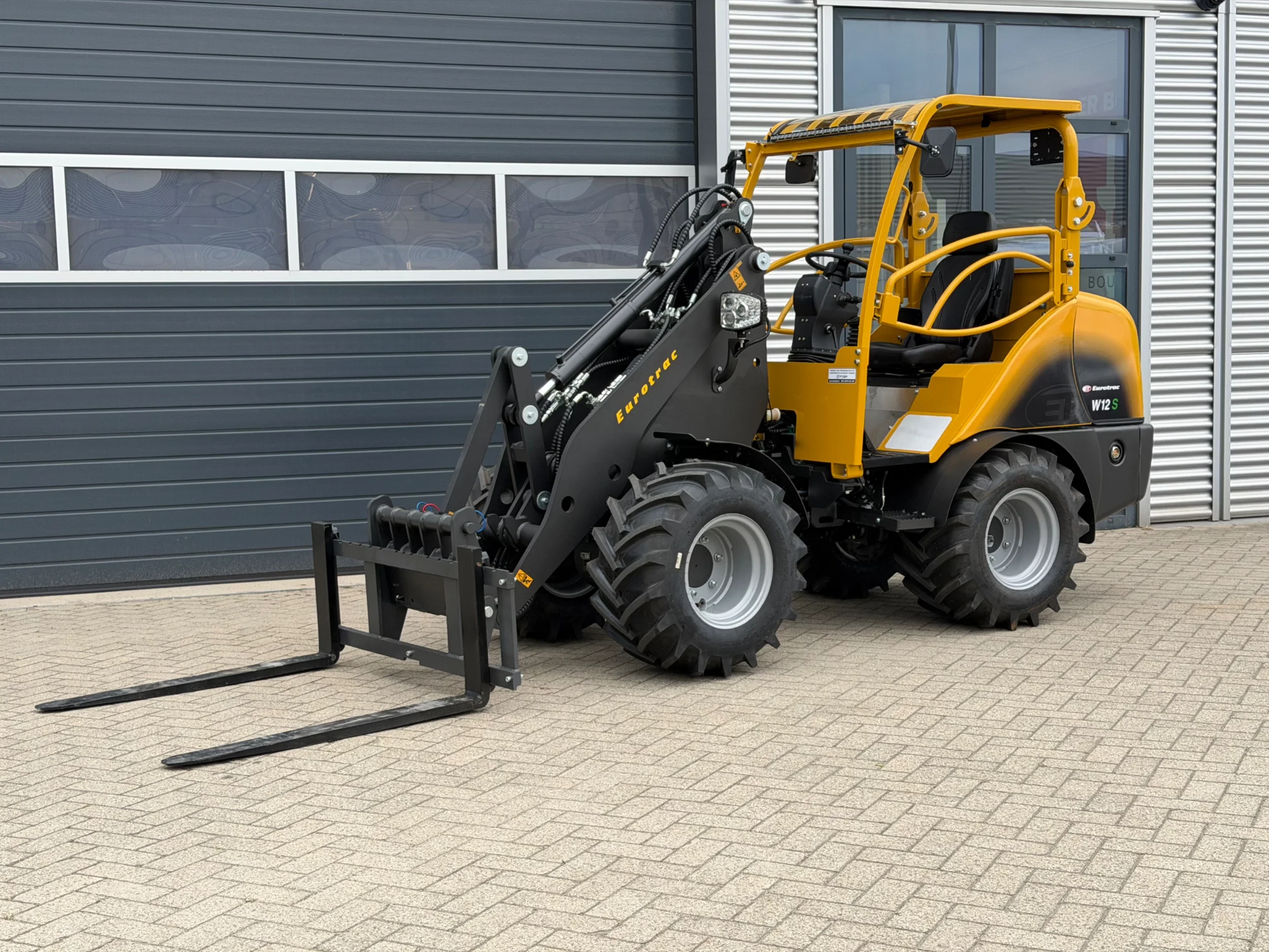 Eurotrac 2026 - W12 S Shovel/Wielader Snelwissel Extra Functie + Puinbak & Lepels NIEUW afbeelding 2
