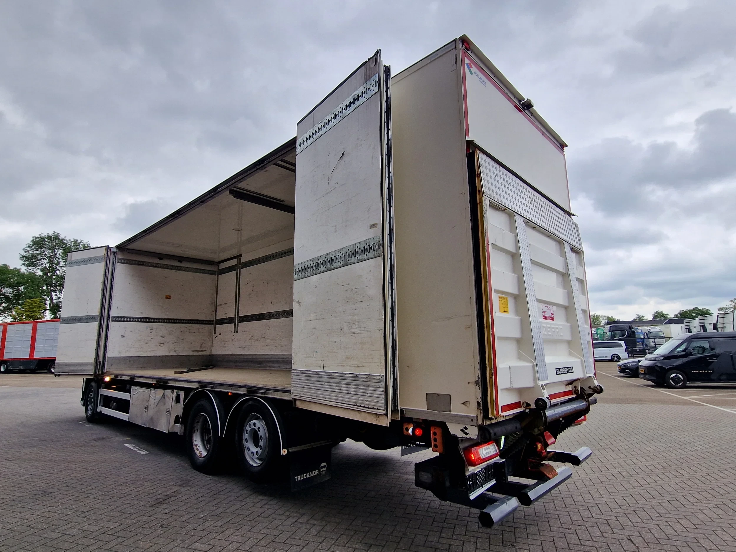 Volvo FH 2019 - 13.460 6X2 - full air - WB600 - Leather seats - side opening изображение 10