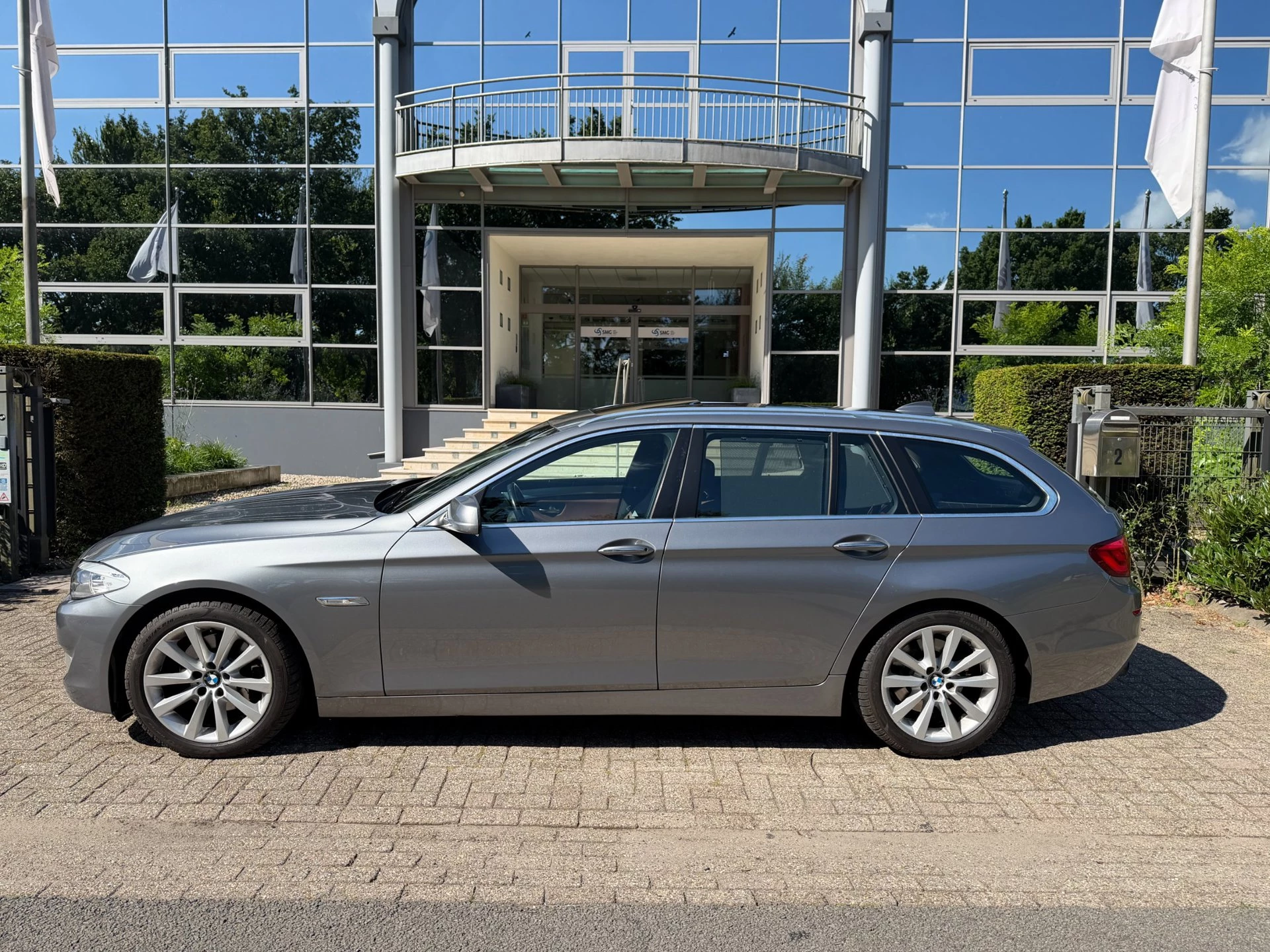 BMW 5 Serie 2012 - Touring 520i High Executive aut ,panod.,leer,navi,trekh afbeelding 2