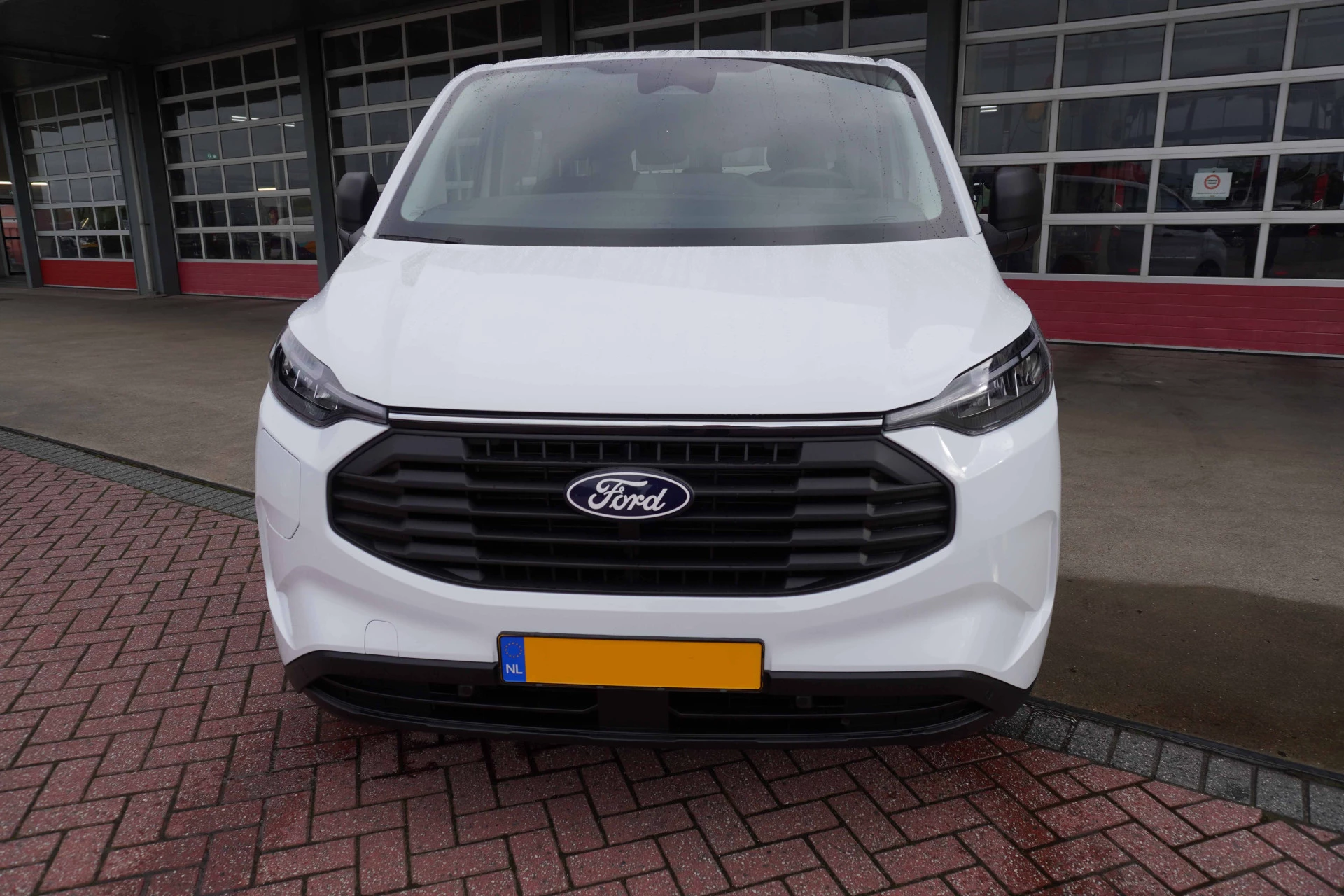 Ford Transit Custom 2026 - 340L 2.5 PHEV 233PK L2H1 Trend 9 Persoons PHEV Automaat obrázek 9