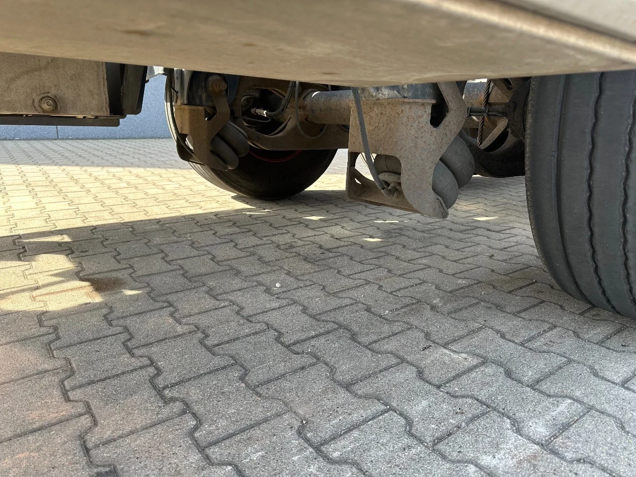 Van Hool 2003 - 20FT Tipping-chassis (20 degrees tipping angle, 24V operated) / ADR (EX/II, EX/III, FL, AT) / SAF discbrakes / 2 liftaxles / NL-chassis imagem 24