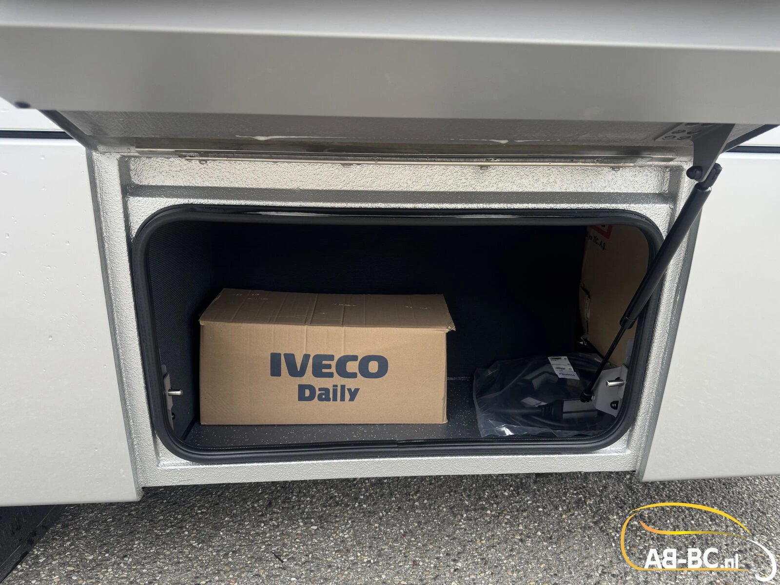 Iveco Rosero First Touring Electra, range 336 km, 24 Seats 2026 obrázek 22