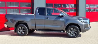 Toyota Hilux 2022 - 2.4 D-4D 4x4 Automaat | 150pk | Luxe uitvoering Hilux 2.4 D-4D 4x4 Automaat afbeelding 3