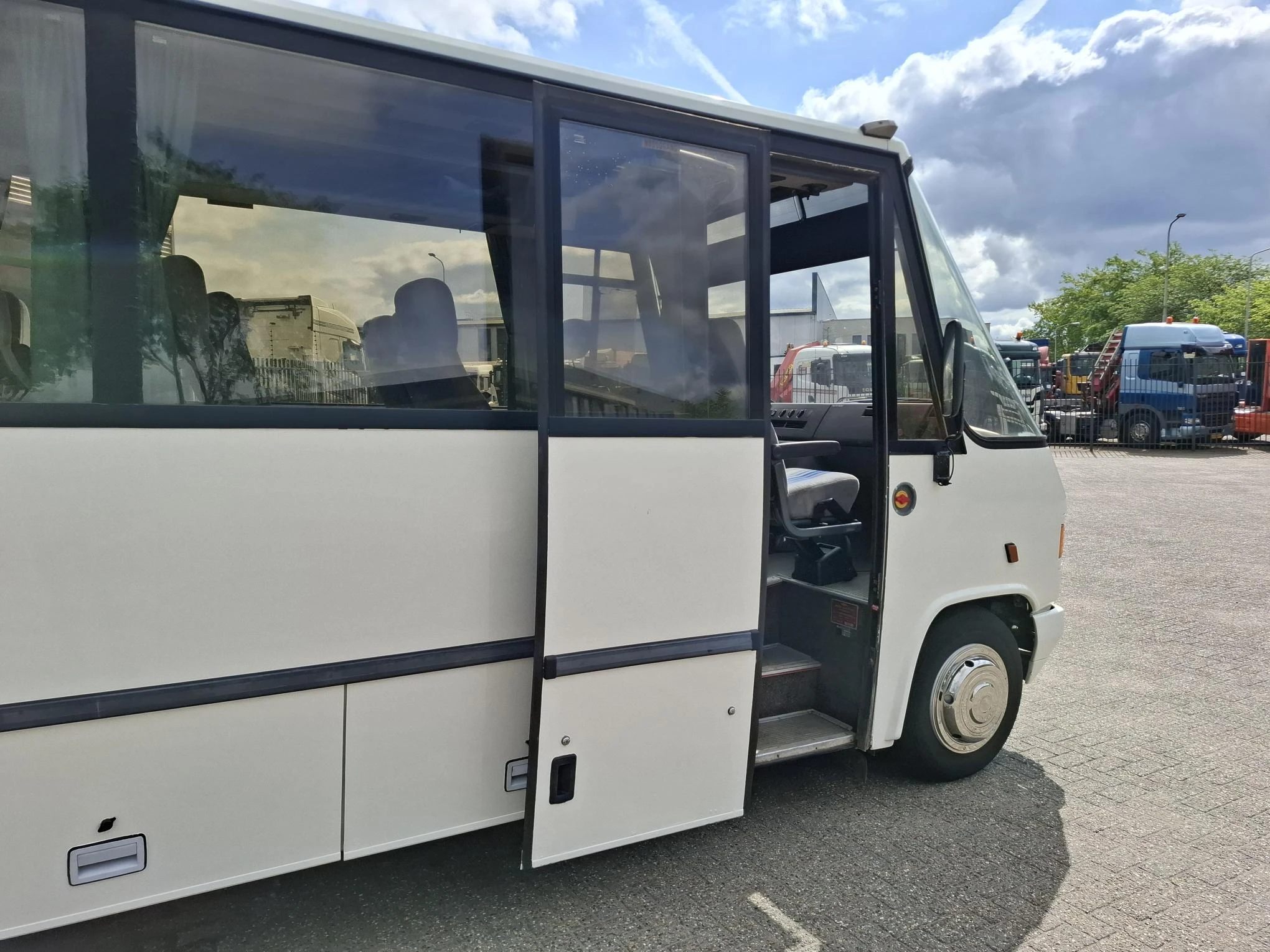 Mercedes-Benz 1991 - 814 D / 317828 KM / 23 PERSONS / FULL-STEEL / PARKHEAT+COOL / DOUBLE AIR REAR / AIRCO / MANUAL / 1991 afbeelding 7