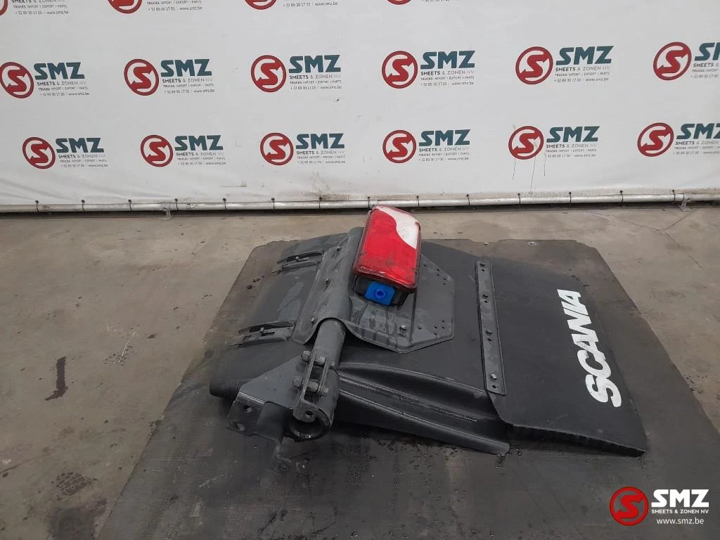 Scania 2019 - Occ spatbord met steun rechtsachteraan Scania Bild 3