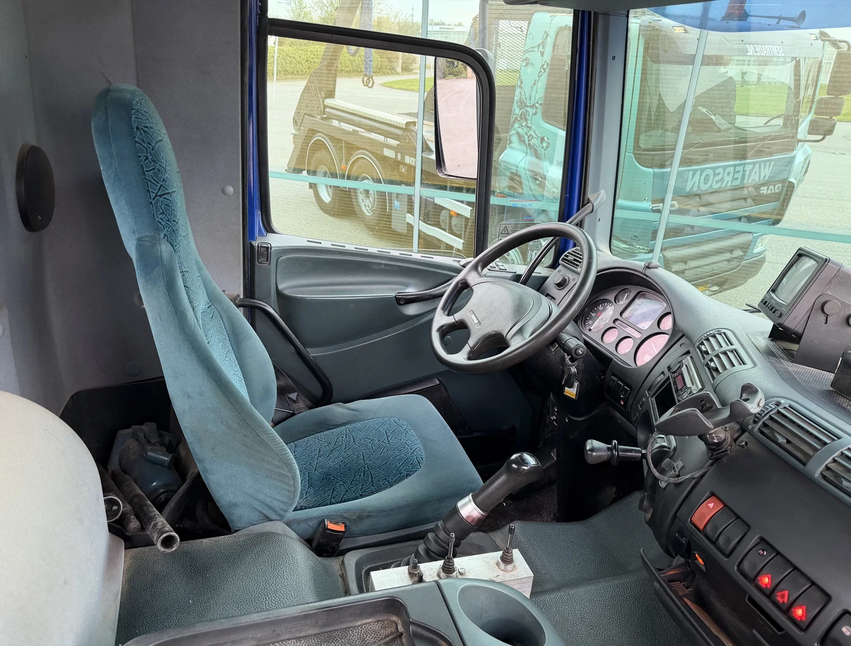 DAF CF 75.310 2004 - MANUAL GEARBOX AIRCO EURO 3 ONLY 208.000 KM SUPER CONDITION HOLLAND-TRUCK obrázek 9
