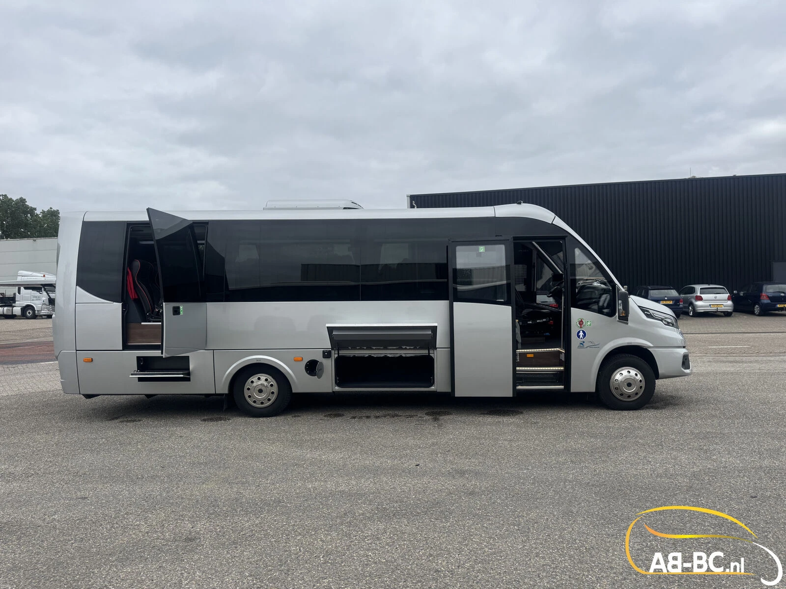 Iveco Rosero First Touring Electra, range 336 km, 24 Seats 2026 obrázek 6