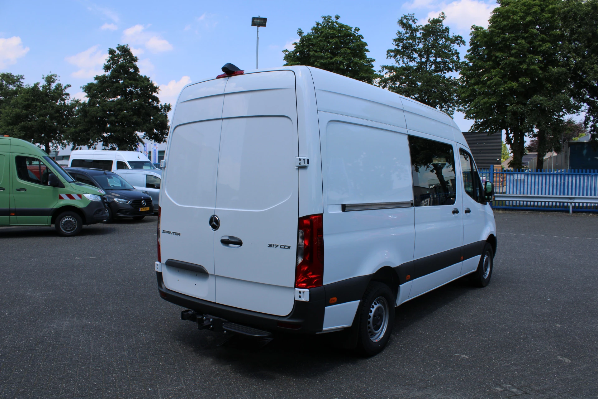 Mercedes-Benz Sprinter 2024 - 317 CDI L2H2 DC obrázek 4