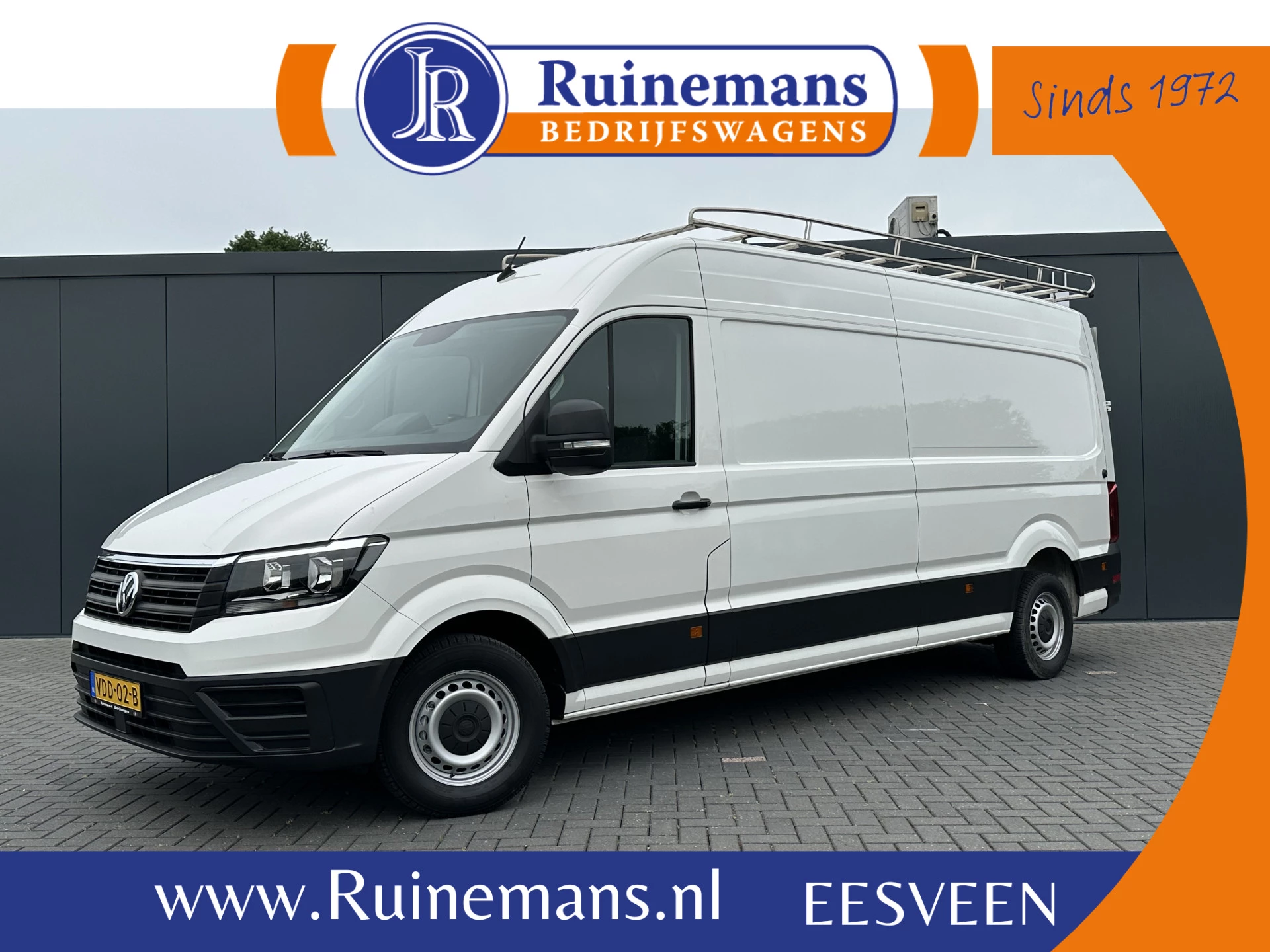 Volkswagen Crafter 2017 - 2.0 TDI 141 PK E6 / L4H3 / INRICHTING / IMPERIAAL + TRAP / 3 TONS TREKHAAK / CAMERA / AIRCO afbeelding 1