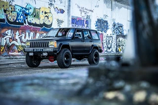 Jeep Cherokee 1986 - 5.7 V8 LS1 Swap (324PK) en volledig gerestaureerd image 1