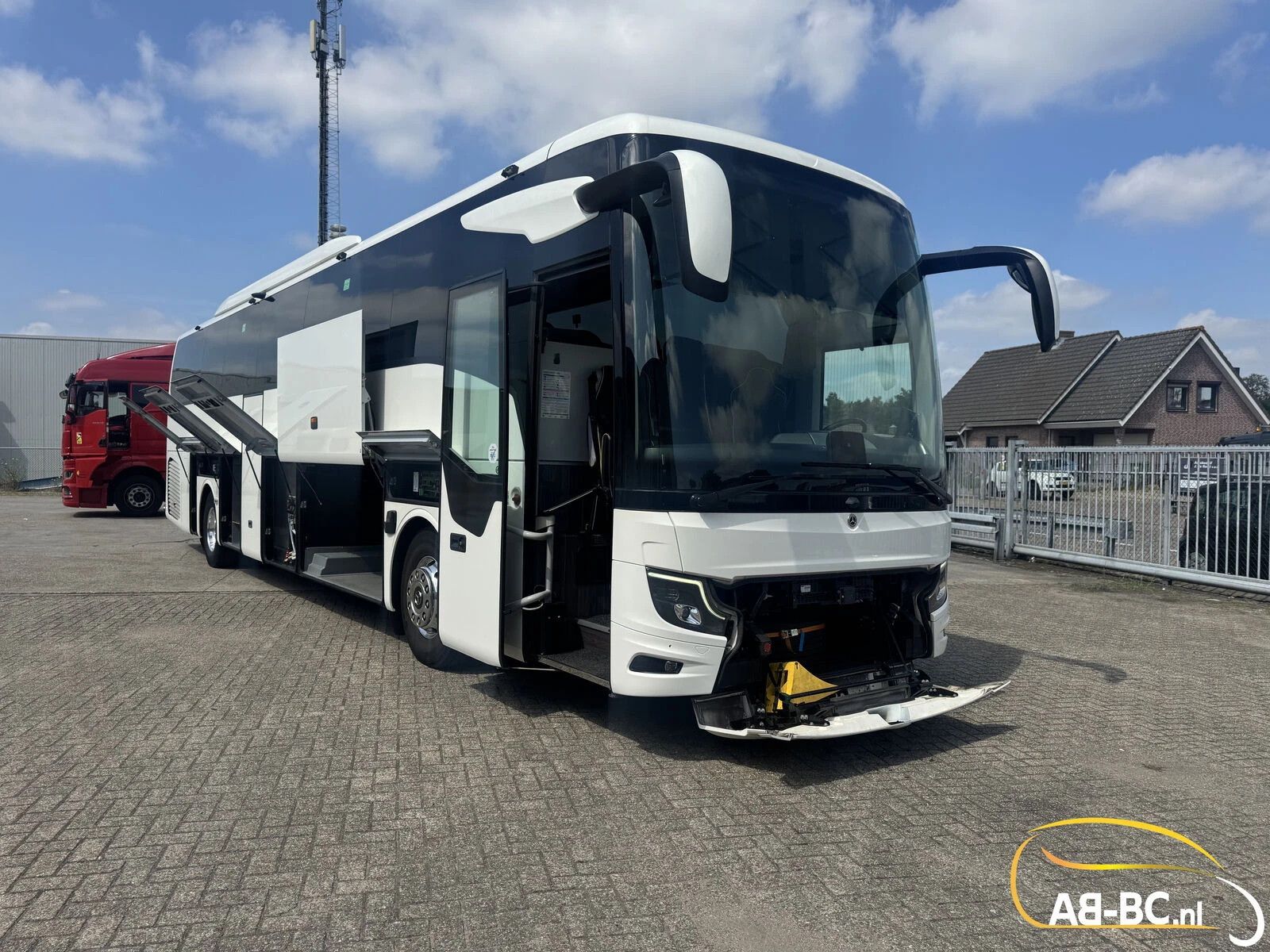 Mercedes-Benz Tourismo RHD 2023 afbeelding 2