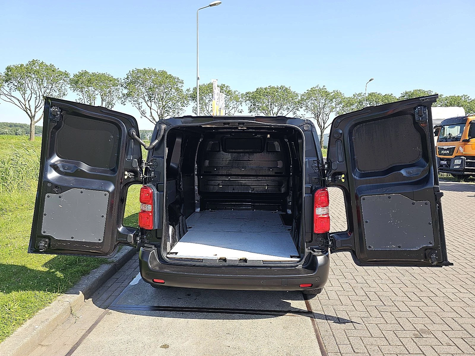 Peugeot Expert 2019 - 2.0 Bild 14