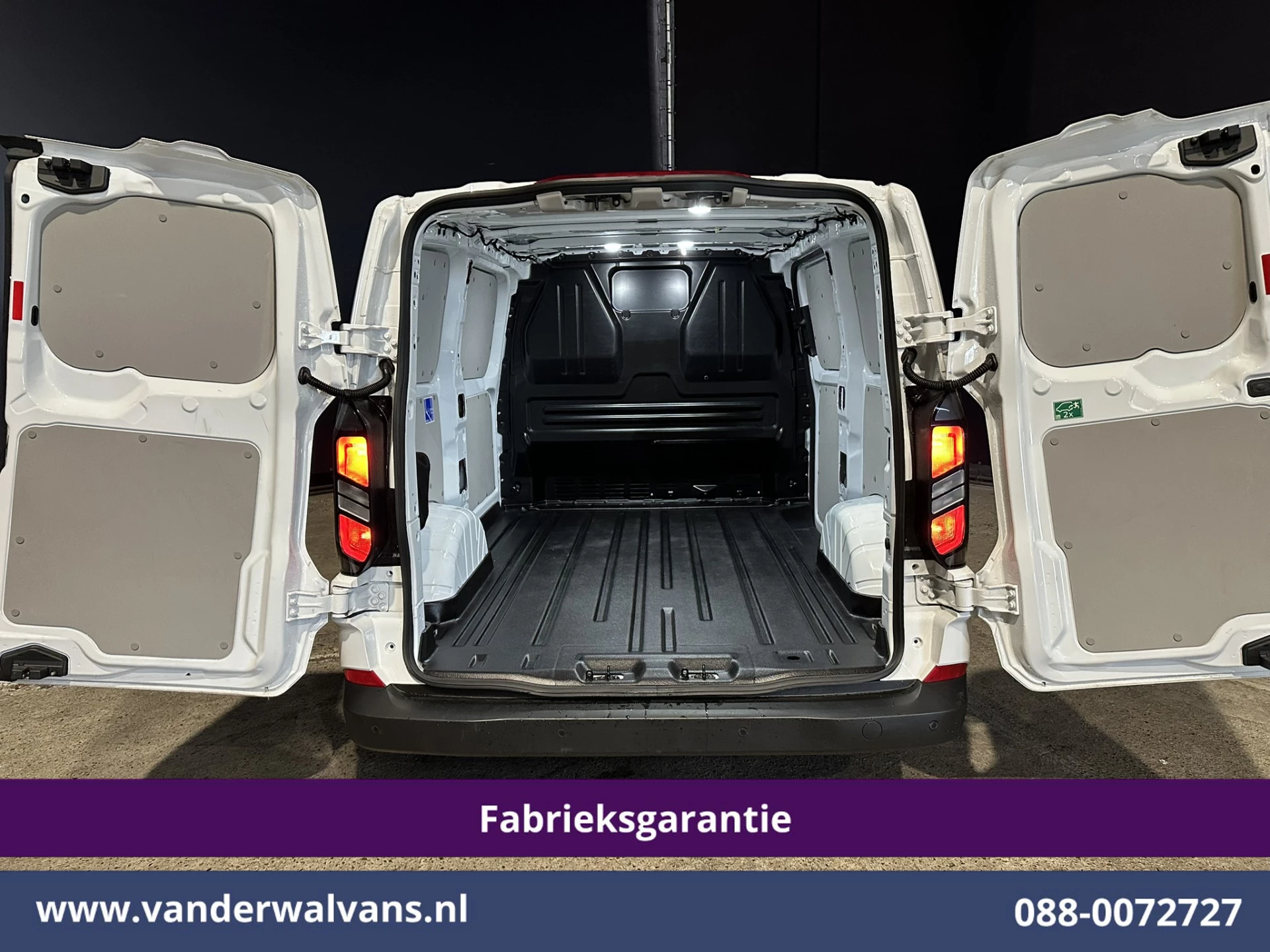 Ford Transit Custom 2024 - 2.0 TDCI L1H1 Fabrieksgarantie Euro6 Airco | Camera | LED | Apple Carplay | Cruisecontrol zdjęcie 12