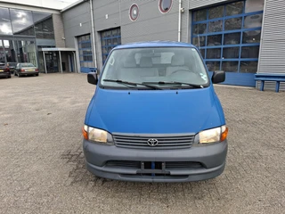 Toyota HiAce 2006 - 2.5 4D4 / 274666 KM / 3 SEATS / 65KW / SEATHEAT / MANUAL / 2006 imagem 2 miniatura