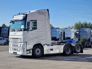 Volvo FH 2024 - 13.500 Globetrotter 6x2 - Full air - I parkcool - Leather - Led afbeelding 3 miniatuur