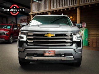 Chevrolet Silverado 2024 - USA High Country 6.2 V8 420 PK bild 4