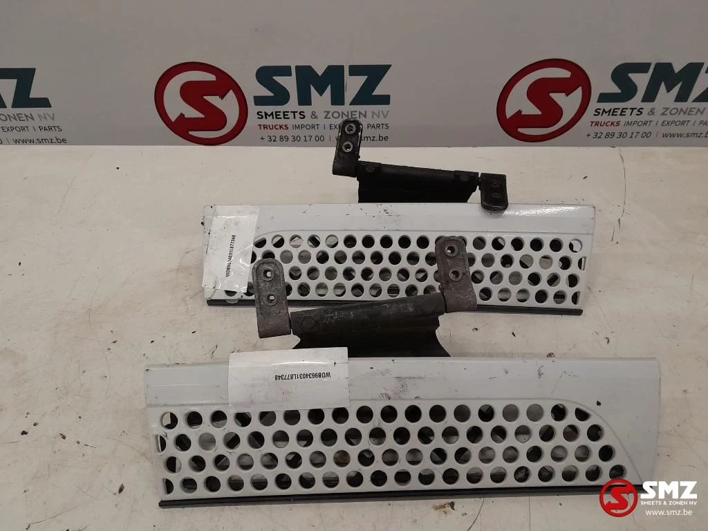 Mercedes-Benz 2017 - Occ set radiatorgrille + opstap links en rechts Me obrázek 2