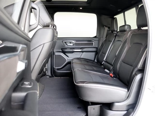 Dodge Ram 1500 2020 - 5.7 V8 4x4 Crew Cab Laramie Night zdjecie 10