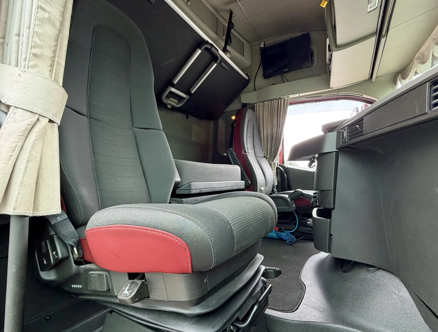 Volvo FH 2017 - 13.500 I-PARK COOL FULL ADR (ALL CLASSES) SUPER CONDITION HOLLAND-TRUCK afbeelding 15