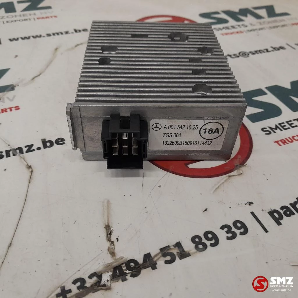 Mercedes-Benz 2015 - Occ omvormer 24-12V 18A Mercedes afbeelding 1