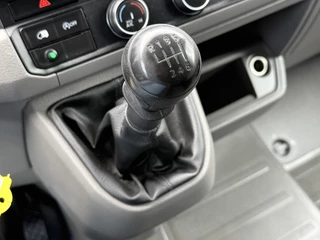 Volkswagen Crafter 2019 - 2.0 TDI 141 PK / L3H3 / 1e EIGENAAR / ZEER NETJES !! / AIRCO / CRUISE / ERGO GEVEERDE STOEL image 15