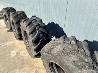 Michelin N/A - 445/70R19.5 incl. rim image 14
