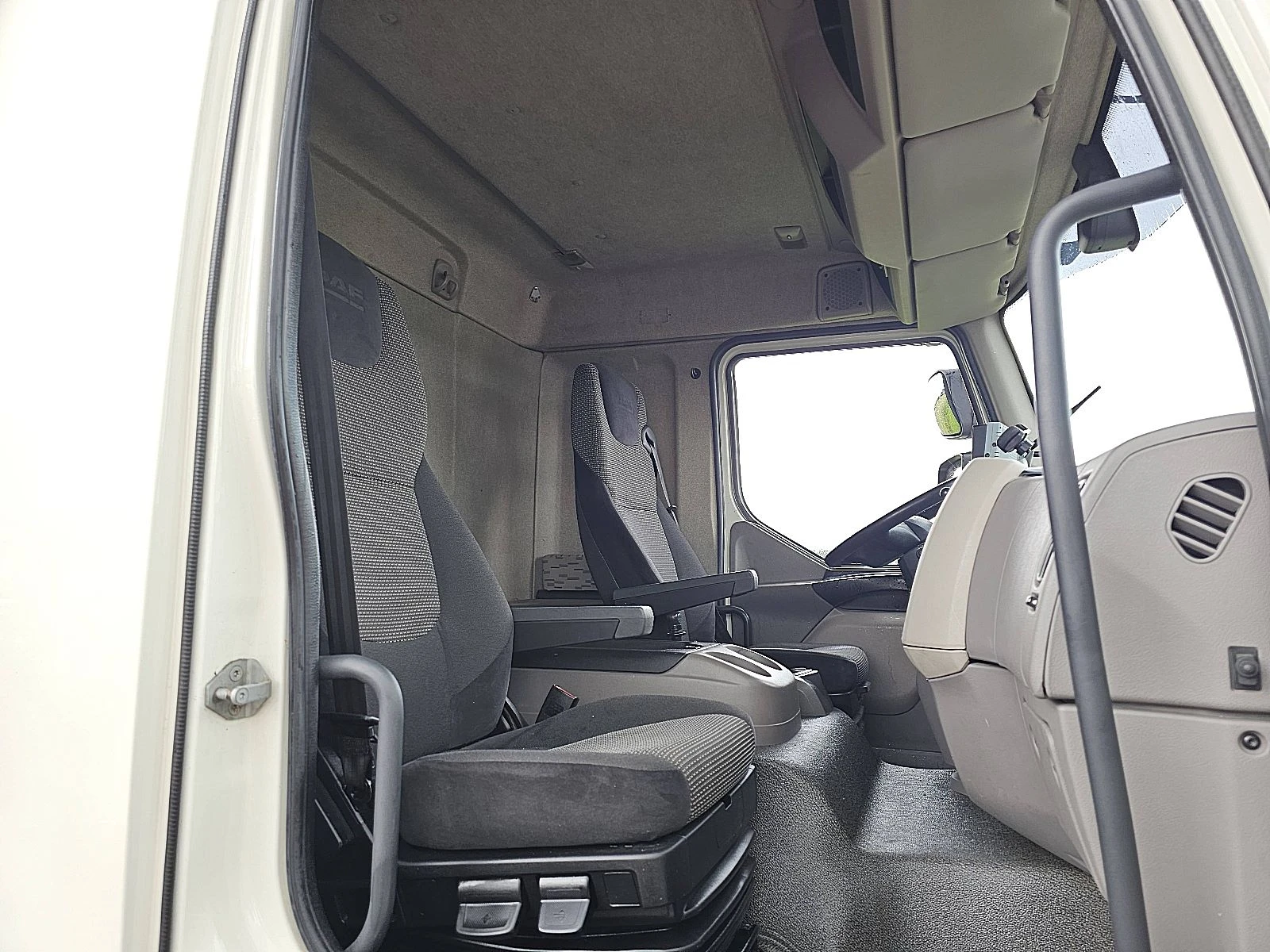 DAF 2017 - LF 210 afbeelding 7