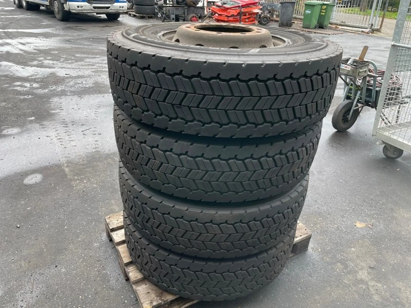 Diverse 2025 - UNIROYAL DH40 315/80R22.5 SET DOT 0325 immagine 1