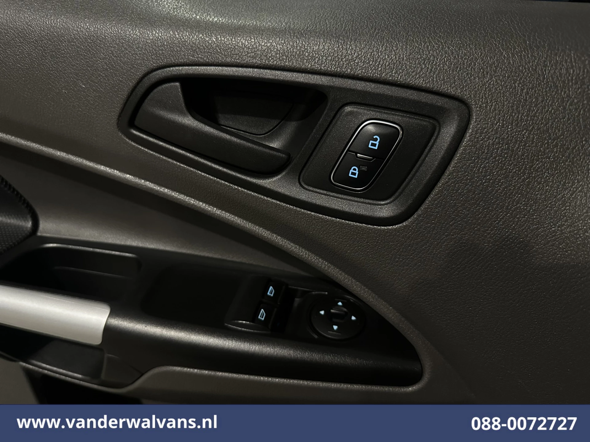 Ford Transit Connect 2021 - 1.5 EcoBlue 100pk L2H1 Euro6 Airco | Camera | Navigatie | Trekhaak | LM velgen image 18