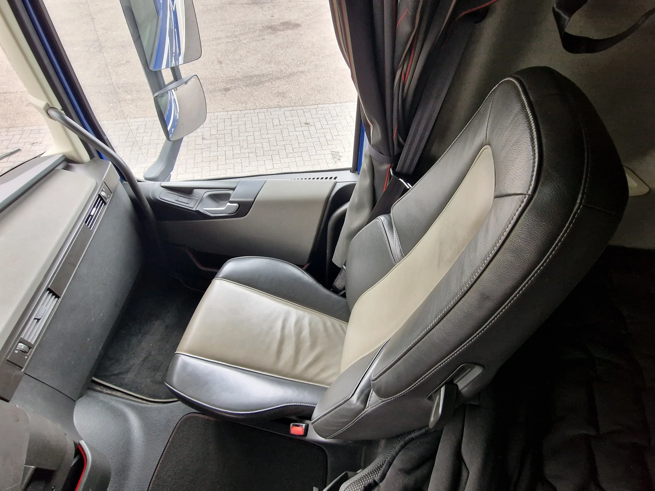 Volvo FH 2019 - 13.460 6X2 - full air - WB600 - Leather seats - side opening изображение 24