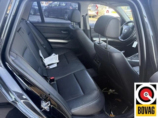 BMW 3 Series 2010 - Touring 320i High Executive auto loop op 3 cilinder. image 8