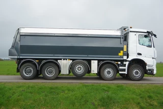Mercedes-Benz AROCS 4945 2024 - 49-tons 10x4 midlift met Hyva kipper image 4