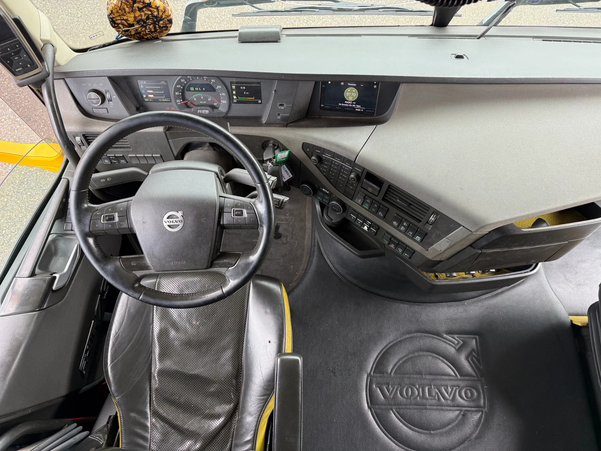 Volvo FH 2017 - 16 FH750 Schiebeplane mit Anhanger komplett 2017 Wie Neu!!! image 6