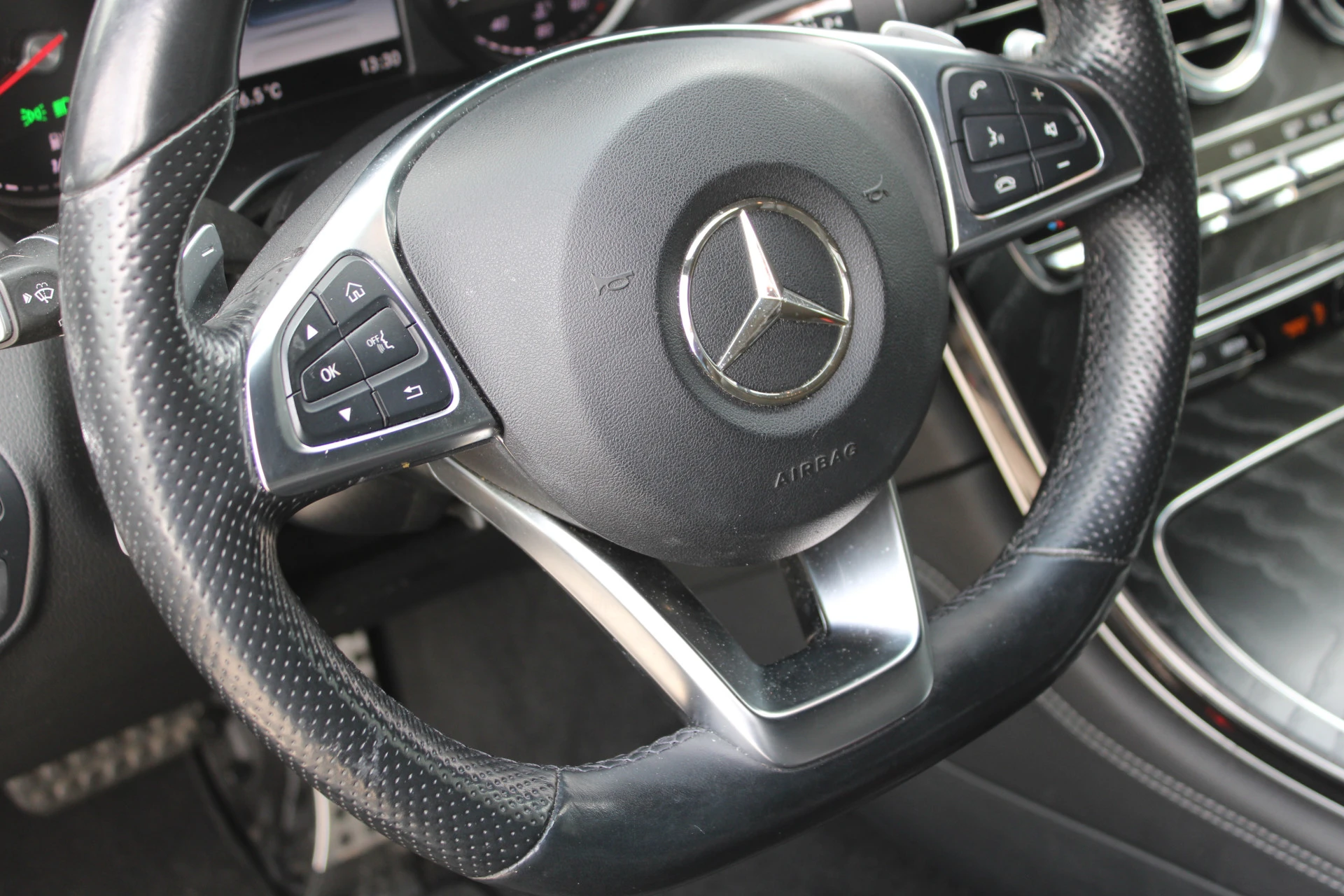 Mercedes-Benz GLC 2019 - 250 4MATIC AMG LINE NIGHT PAKKET COMAND CARPLAY <<NL AUTO>> afbeelding 18
