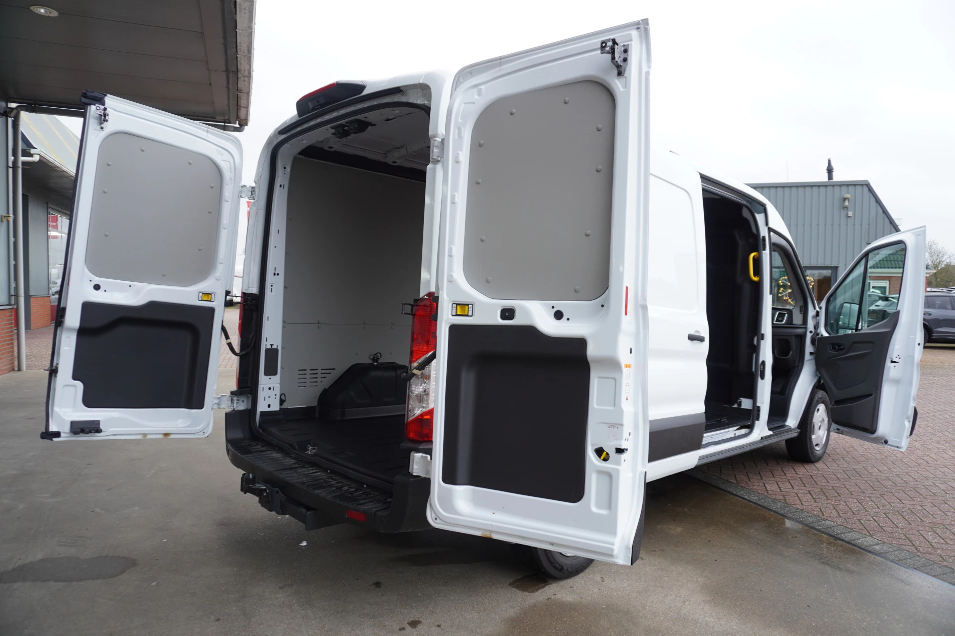 Ford Transit 2024 - 350 2.0 TDCI 130PK L3H2 Trend afbeelding 5