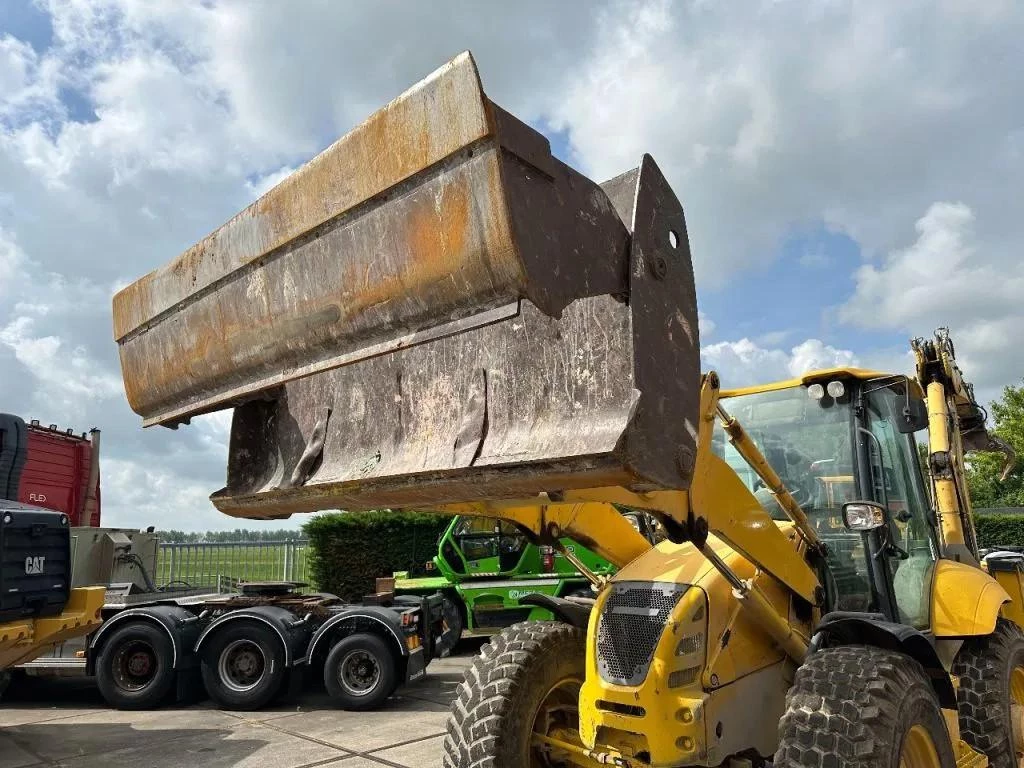Komatsu WB97S-5E0 2012 image 7