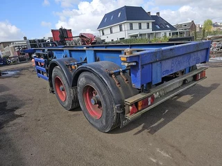 Renders 2 axle 20 ft container chassis  steel  springs bpw drum heavy duty 1996 - N/A image 4
