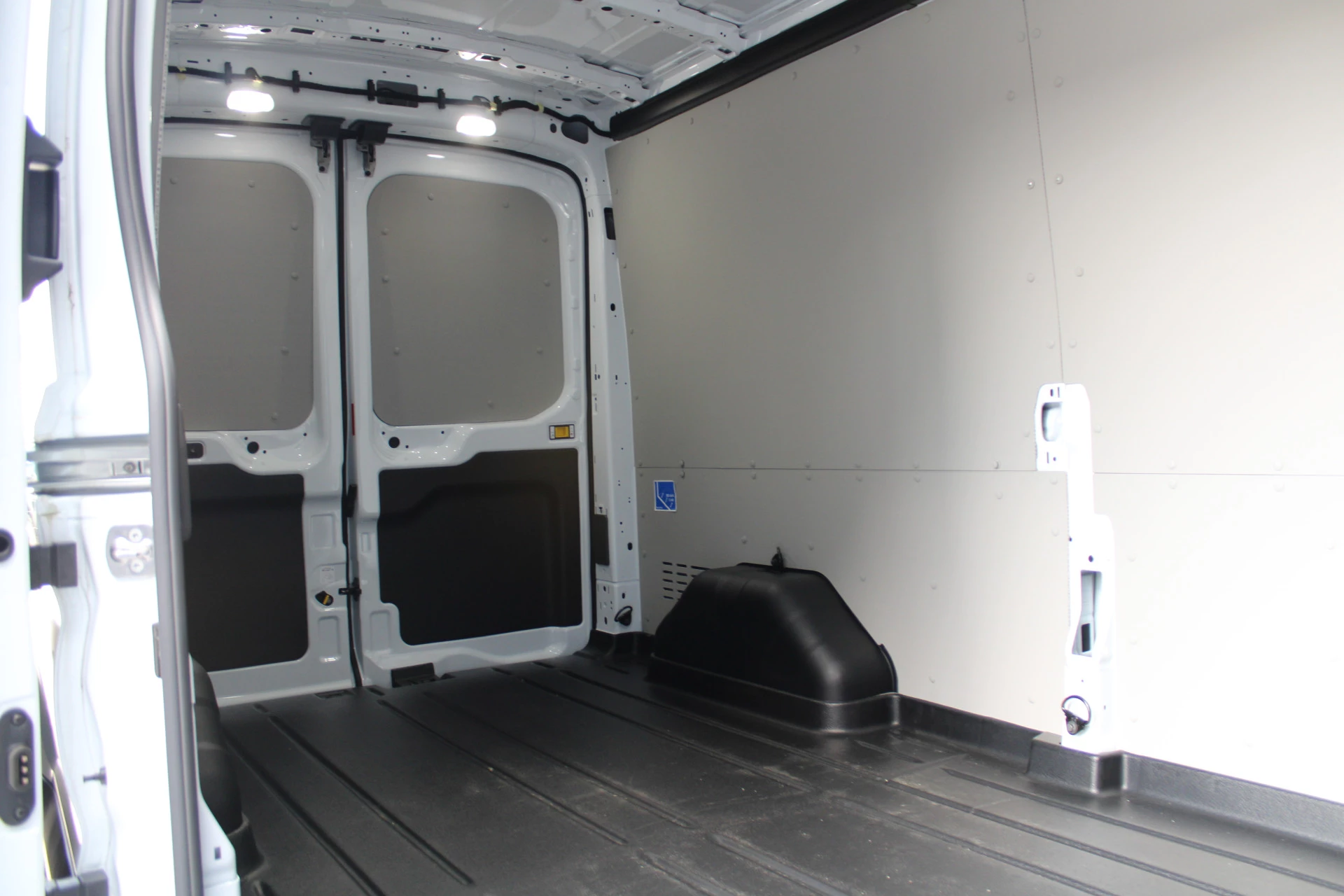 Ford Transit 2024 - 350 2.0 TDCI L3H2 Trend MHEV 170pk Trend - Navigatie - Blind Spot - Adaptive cruise - Camera - 270gr deuren - Trekhaak - Rijklaar Bild 6