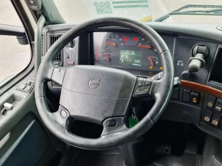 Volvo FH 2013 - 13.460 Globetrotter XL 6x2 - Box with side doors - Loadlift + Kelberg trailer 2012 with loadlift afbeelding 11