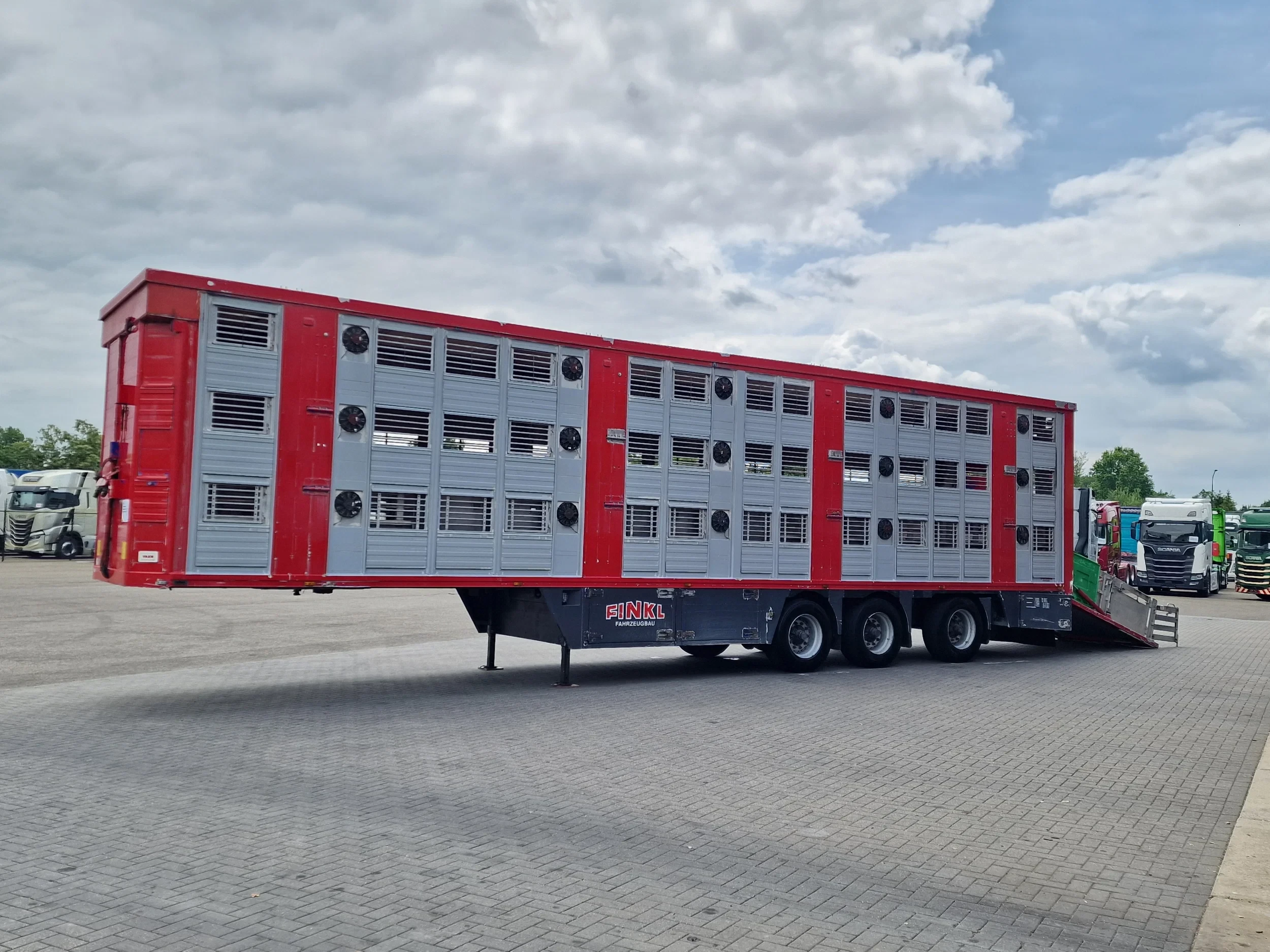 Finkl 2006 - 3 deck - lift- water - vans - steering axle afbeelding 4
