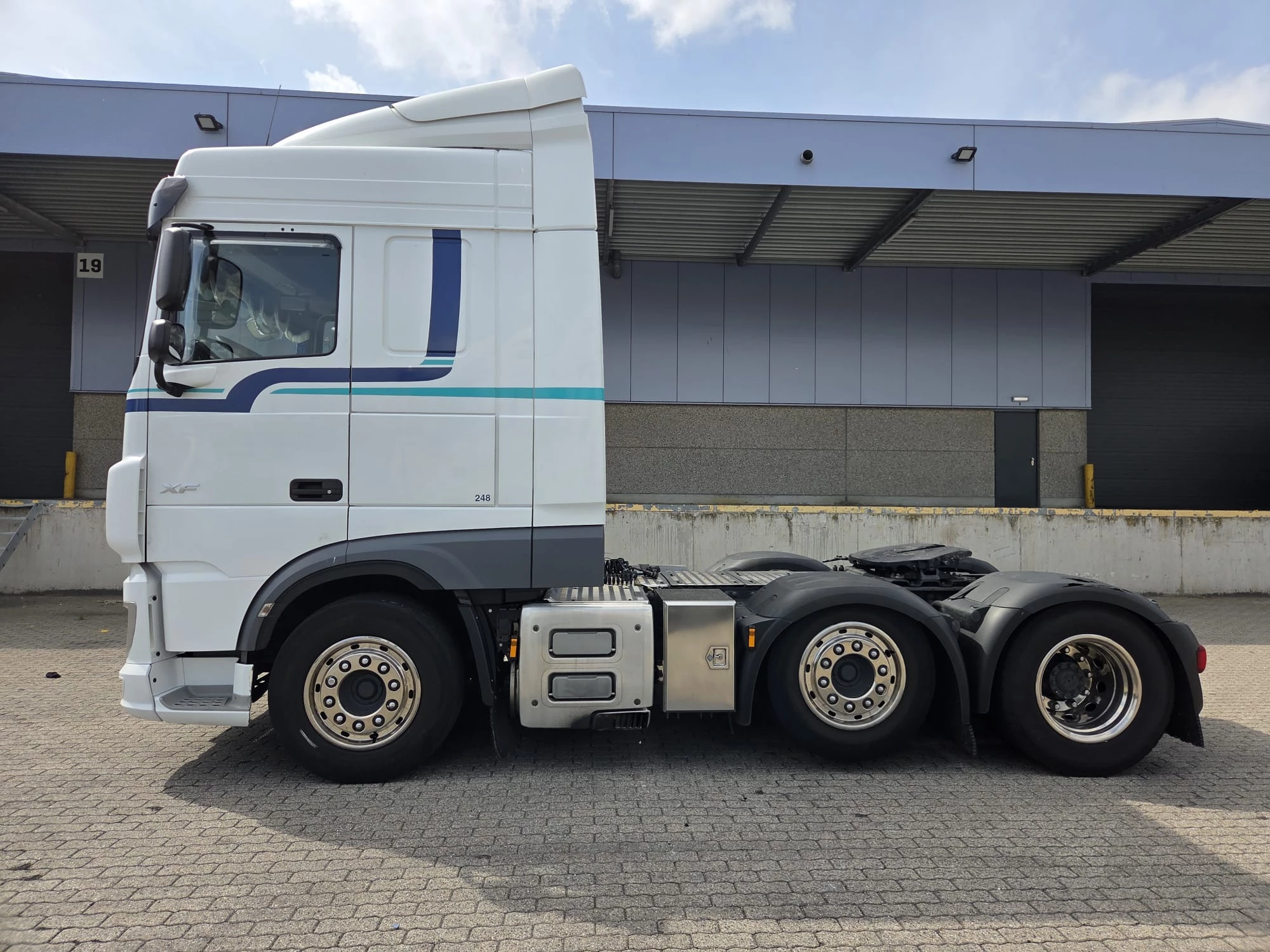 DAF XF 450 2018 - 6X2 NL TRUCK APK 10-2026 image 21