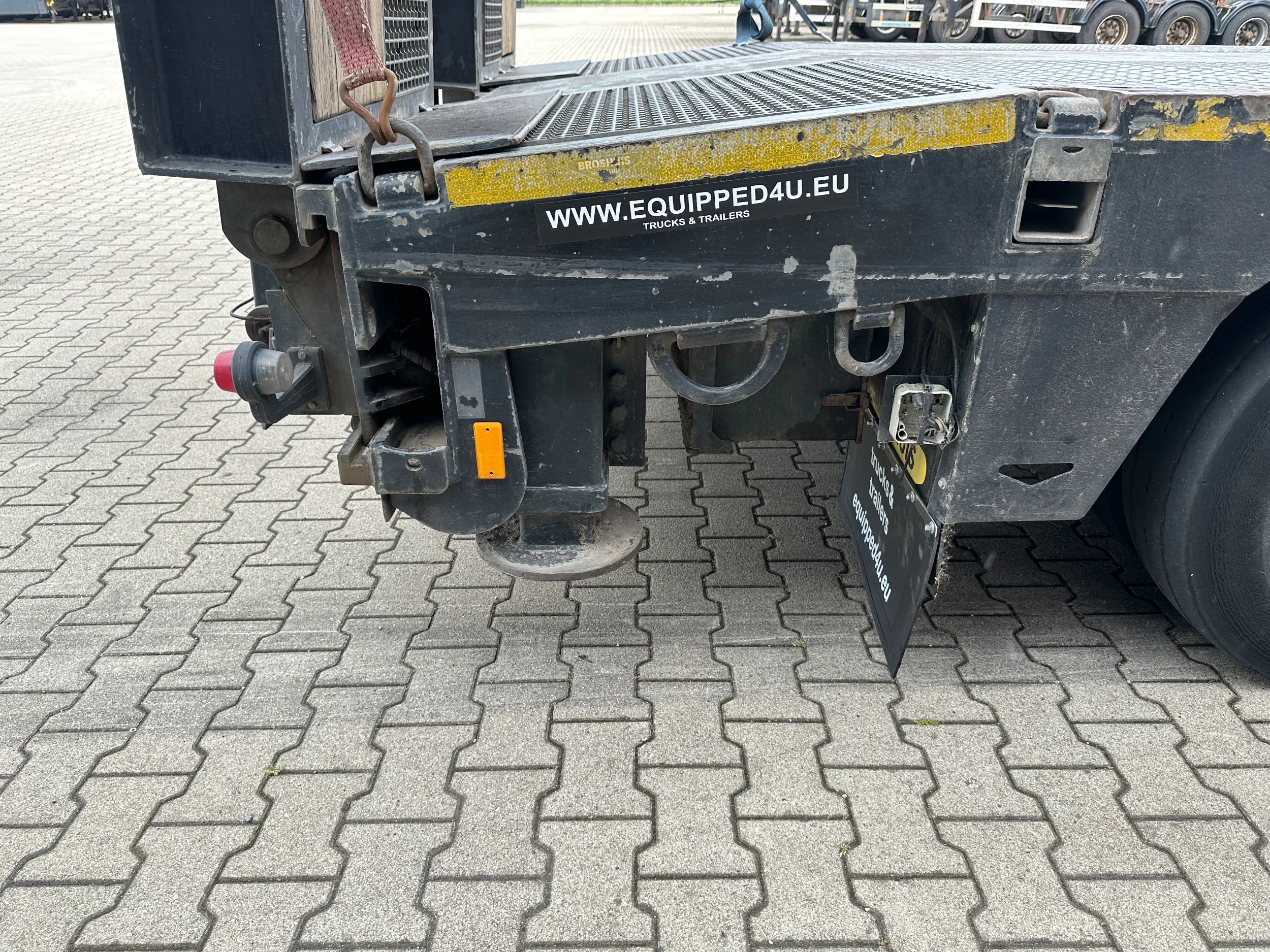 Broshuis 2017 - 3ABSD Lowloader 3-axle / GVW: 59.000kg / Neck: 23.000kg / hydraulic steering + ramps + loading table / 4.60m extendable / winch / liftaxle zdjęcie 35