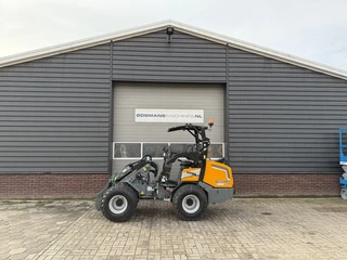 Giant G2700 X-TRA HD+ minishovel BJ 2025 445 uur €635 LEASE 2025 afbeelding 2 miniatuur